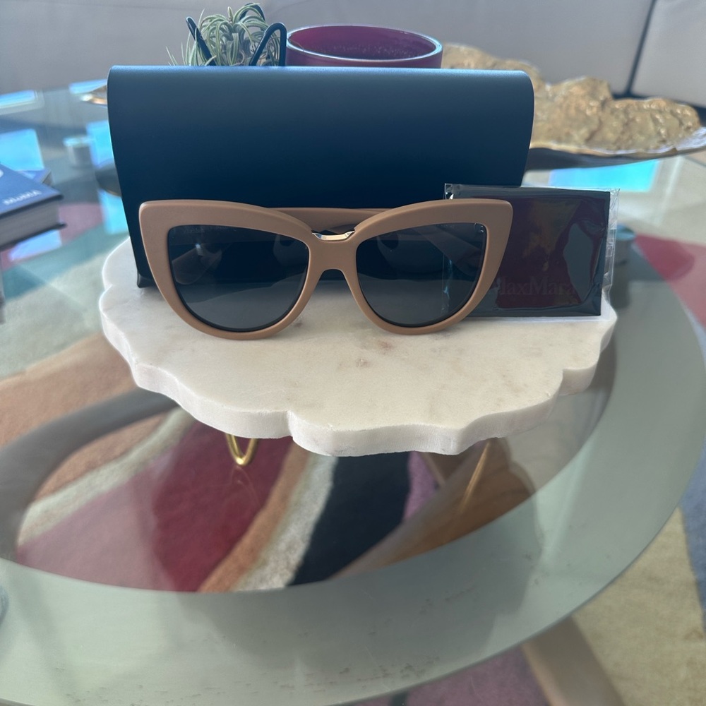 BNNW MaxMara Women's Matte Brown Sunglasses😎